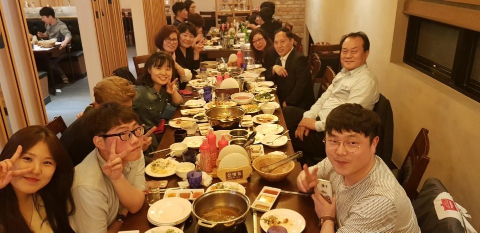 20180510_경영학부3학년모임_사진1.jpg