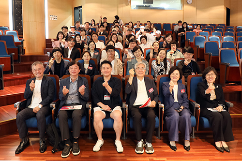 입학설명회 참여한 예비입학생들의 기념촬영